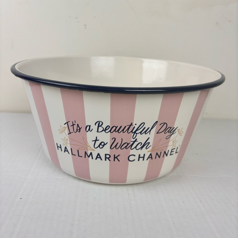 Hallmark Channel “It’s a beautiful day to watch” popcorn enamel pink/white bowl